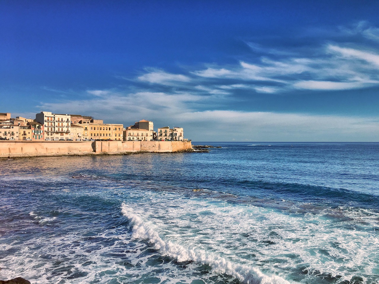 Küste von Ortigia in Syrakus auf Sizilien